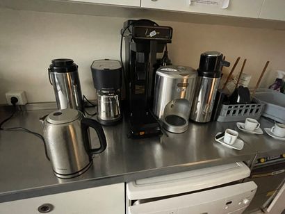 1 KENWOOD coffee machine
1 Carte noire coffee...