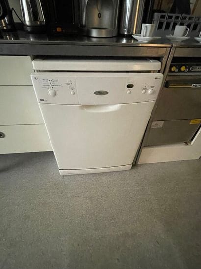 1 WHIRLPOOL dishwasher
2 ZANUSSI and PROLINE...