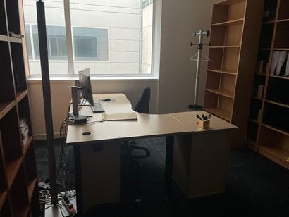 Lot of desks in the entresols:
1 12-seat...