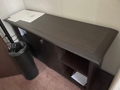 1 table 
4 tan leather armchairs on castors
1...