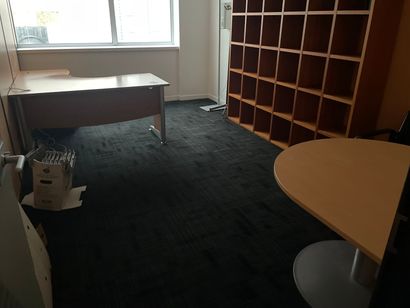 Lot of desks in the entresols:
1 12-seat...