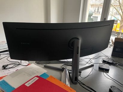3 SAMSUNG panoramic monitors