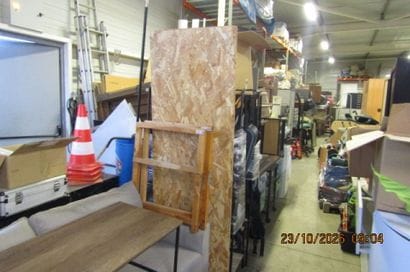 1 planche + 2 tréteaux.