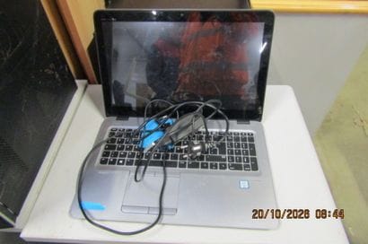 1 ordinateur portable HP, processeur core...