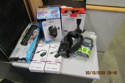 1 lot de petits ustensiles de bureau comprenant...
