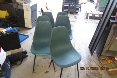 6 chaises avec assise coque PVC bleu, piètement...