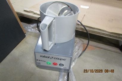 1 robot-coupe R211 XL.