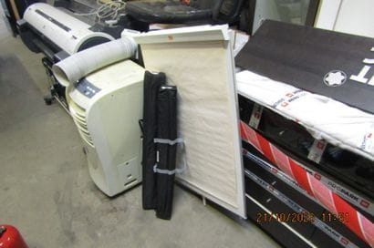 1 paperboard + 2 kakémonos.