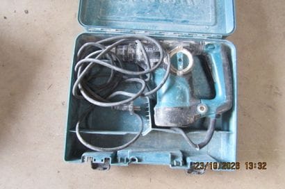 1 perforateur burineur MAKITA HR2811FT.