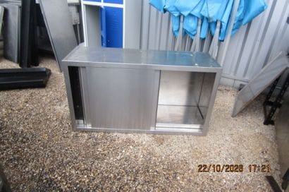 1 meuble inox à 2 portes coulissantes d'environ...
