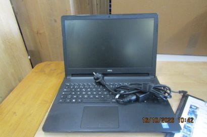 1 ordinateur portable DELL avec alimenta...