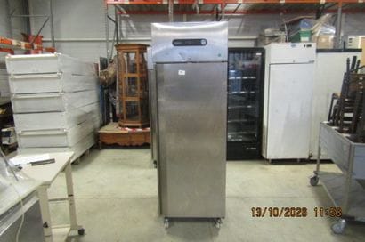 1 armoire réfrigérée à 1 porte inox, à froid...