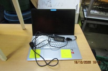 1 ordinateur portable HP processeur AMD RYZEN...
