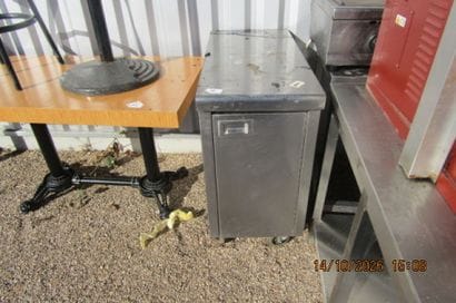 1 desserte inox 1 porte