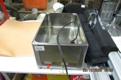 1 bain-marie DIVERSO.