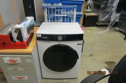 1 lave-linge VALBERG + 1 étendoir à ling...