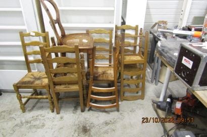 7 chaises bois avec assise paillée + 1 chaise...