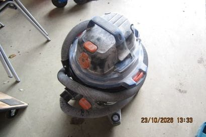 1 aspirateur DEXTER.