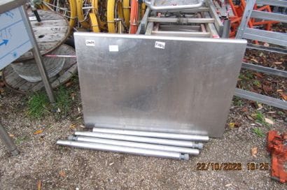 1 plan de travail inox d'environ 1 m 20 de...