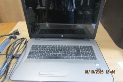 1 ordinateur HP, processeur Core-i5.