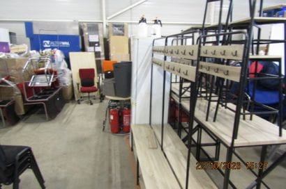 4 bancs supports vestiaires.