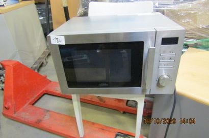1 micro-ondes VALBERG inox.