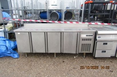 1 meuble de préparation Métro 4 portes