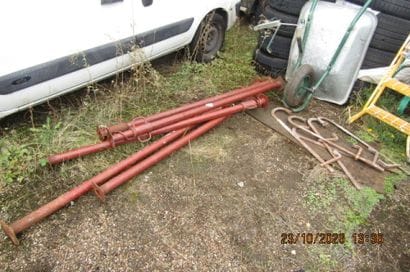 5 étais de maçon + 5 serre-joints.