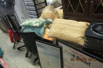 9 coussins en tissu + 1 lot de 3 miroirs,...