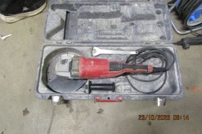 1 disqueuse MILWAUKEE 230 mm avec disque...
