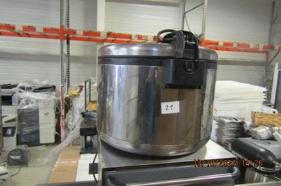 1 cuiseur à riz grand modèle.