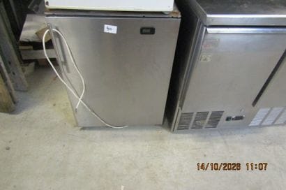 1 réfrigérateur table top, ton inox, sans...