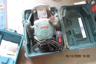 1 affleureuse défonceuse BOSCH POF1400AC...