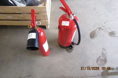 1 extincteur 6 L eau + 1 extincteur 2 kg...