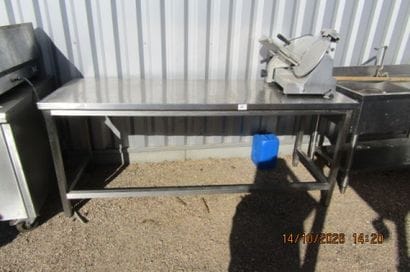 1 table en inox 2M.