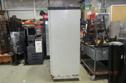1 armoire réfrigérée à 1 porte, sans marque...