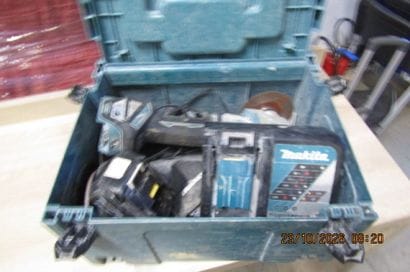 1 disqueuse sur batterie MAKITA avec 1 chargeur...