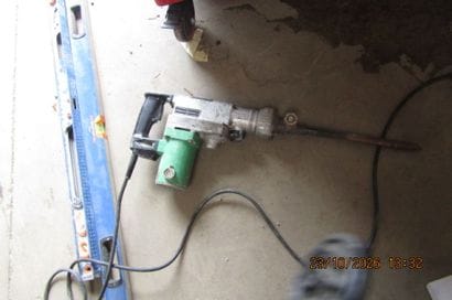 1 marteau piqueur HITACHI DH38YA.