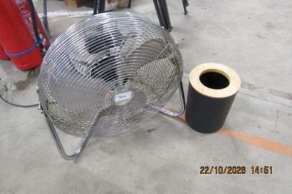 1 ventilateur en métal chromé + 1 poubelle...