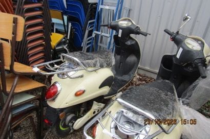 1 scooter électrique 50 cc, avec certificat...