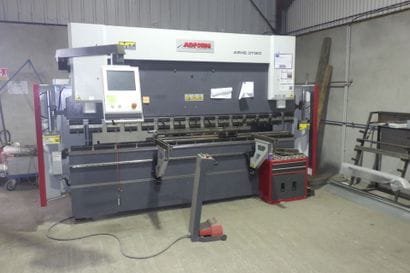1 presse plieuse BAYKAL, modèle APHE31120...