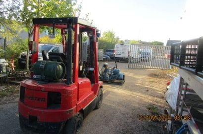 1 HYSTER 2-metric-ton forklift, model H2.00XMS,...