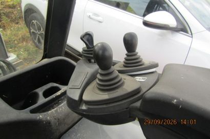 1 FENWICK ELNP3 electric forklift equipped...
