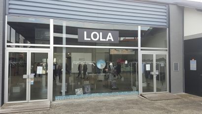 FONDS DE COMMERCE ROMANS  LOLA CREATION ( Me MASSELON)   VENTE AUX ENCHERES PUBLIQUES D’UN FONDS DE COMMERCE DE PRET A PORTER HOMME – FEMME – ENFANT ET ACCESSOIRES COORDONNES.
