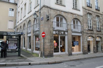 FONDS DE COMMERCE RENNES  LOLA CREATION ( Me MASSELON)  VENTE AUX ENCHERES PUBLIQUES D’UN FONDS DE COMMERCE DE PRET A PORTER FEMININ ET ACCESSOIRES 