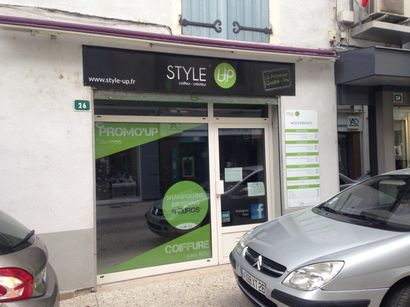 SUR DESIGNATION AU 15 PLACE JULES FERRY 69006 LYON VENTE AUX ENCHERES PUBLIQUES D’UN FONDS DE COMMERCE DE COIFFURE MIXTE – VENTE DE PRODUITS CAPILLAIRES – VENTE DE PARFUMERIE ET ACCESSOIRES DE MODE SIS 24/26 RUE DE LA REPUBLIQUE 38270 BEAUREPAIRE 